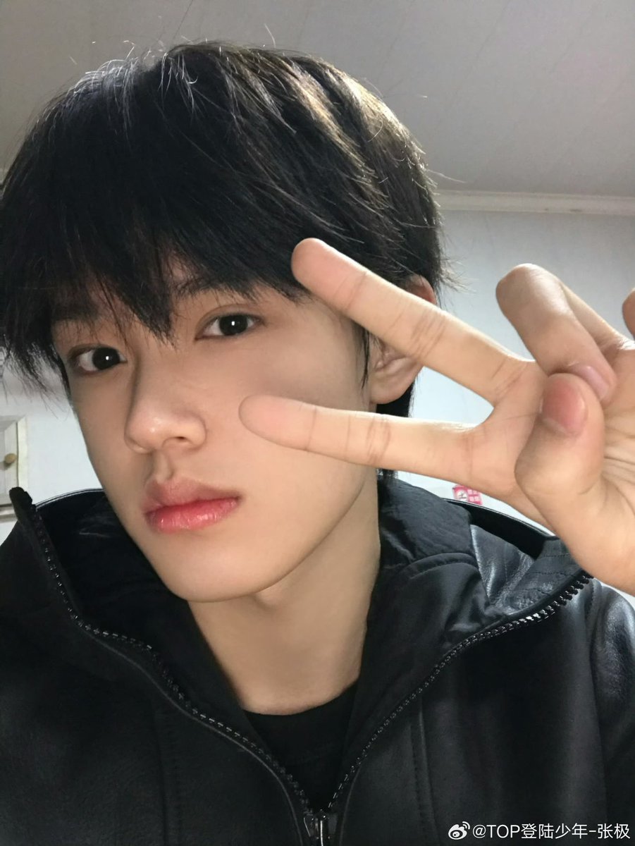 iukoink77_ tweet media