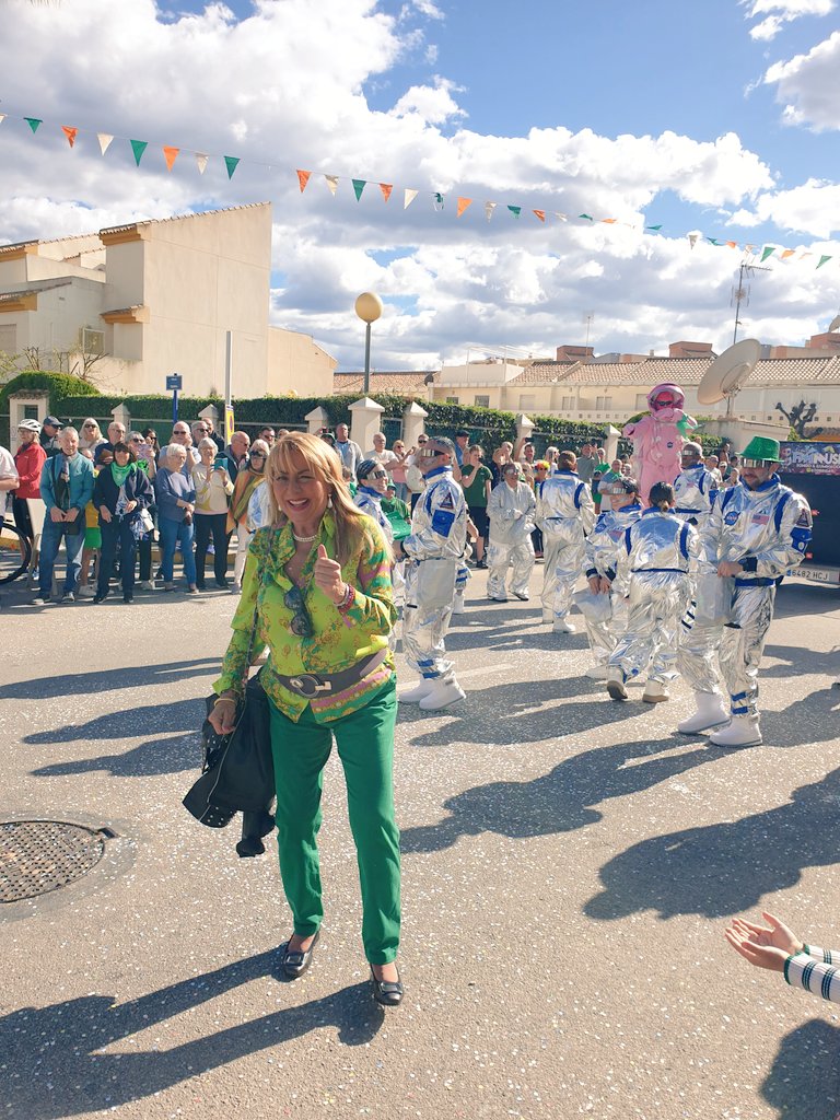 LopezyValiente's tweet photo. Celebrando la fiesta de #SanPatrick con nuestros amigos irlandeses. Gran desfile hoy en #CaboRoig #OrihuelaCosta @AytoOrihuela #SanPatrickDay https://t.co/UAP7843sM0