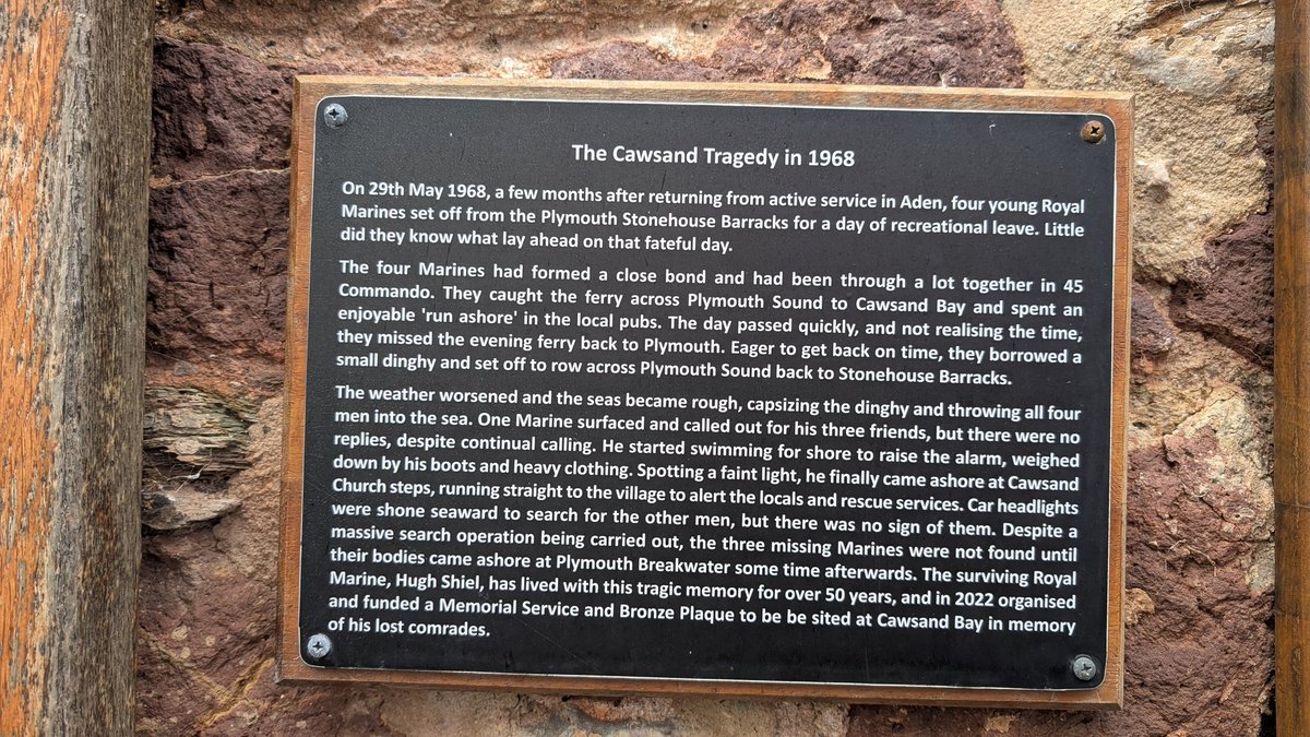 CraSh_Williams's tweet photo. Saw this memorial to three Royal Marines whilst in Cawsands earlier today - placed by their Oppo who survived. #oarmaarm #cawsands #45cdorm #aden https://t.co/rtphvreIuD