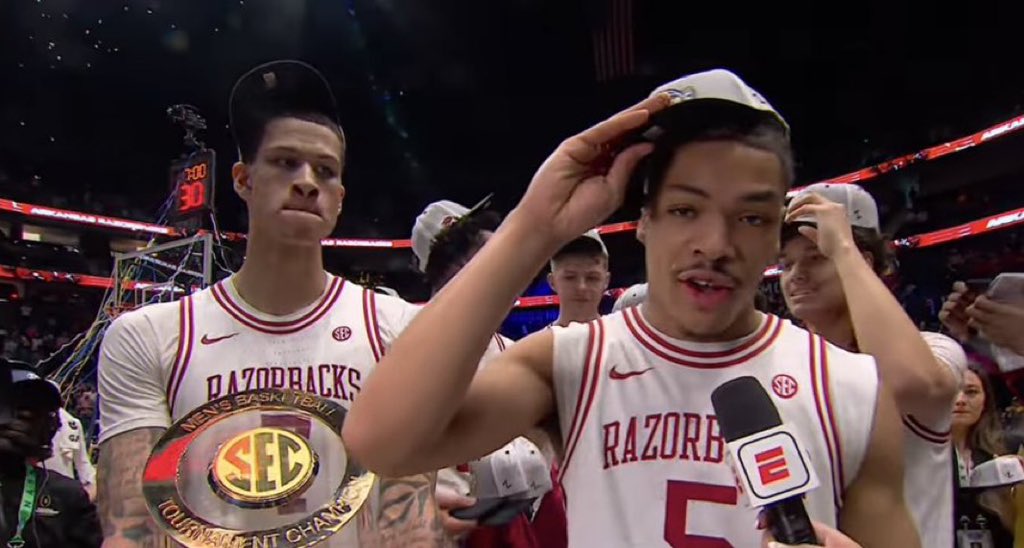 no context arkansas🐗 tweet media