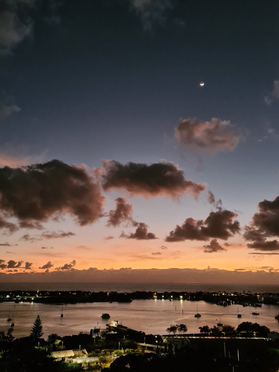 Lois with two EEs tweet media