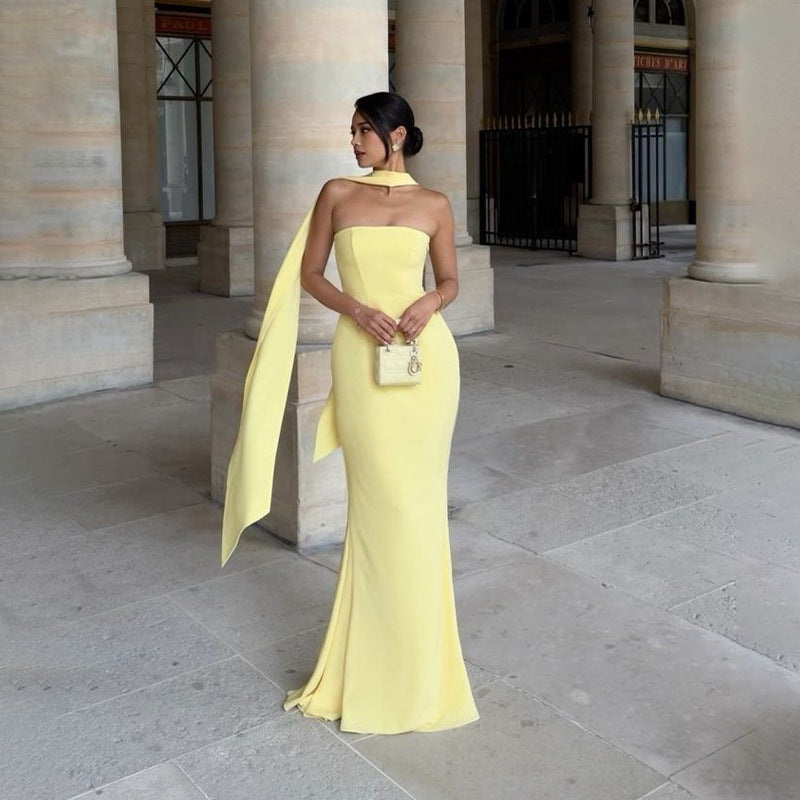 FashionsEnvy1's tweet image. Ready to slay prom night? ✨ This strapless ribbon-trimmed gown ensures an unforgettable entrance! Its fitted sheath silhouette hugs curves perfectly. Shop Now at fashionsenvy.com! #PromReady #PromDress #StraplessGown #PromNight