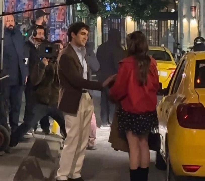 Mert and Mina’s photos from the set are so cute. I really love Mert’s style here, it suits him so well. Can’t wait to see more scenes of them. 🥹✨
#Delikanli 
#MertRamazanDemir