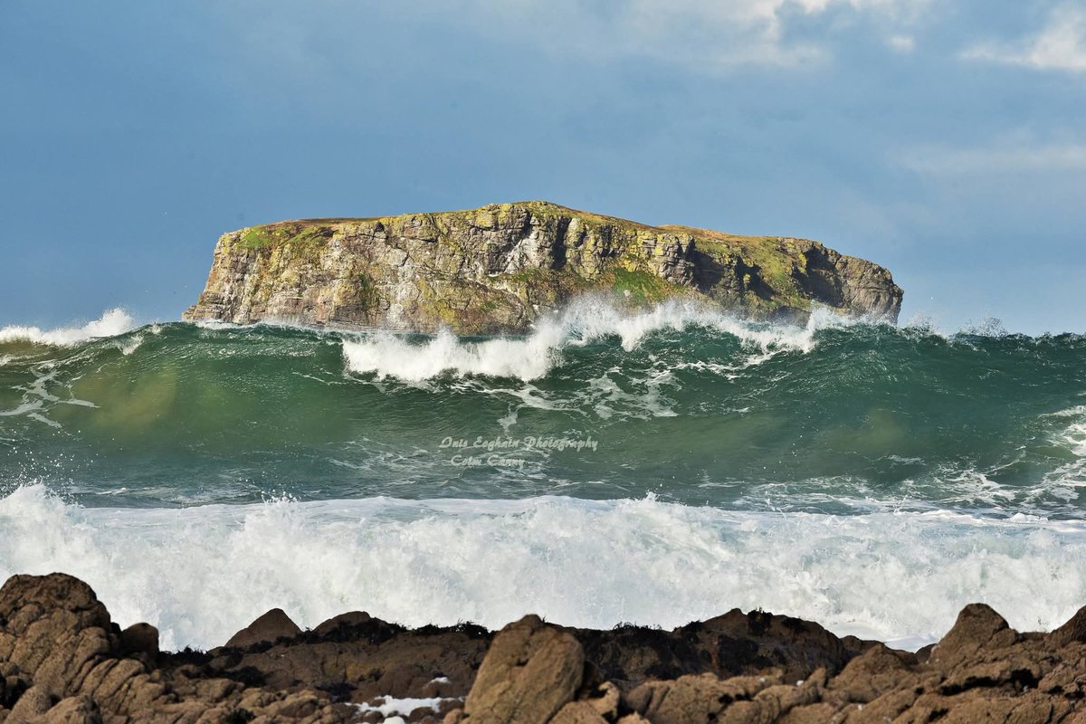 ThisIsIreland3's tweet photo. Isle of Doagh, Inishowen this morning. Glashedy Island in the background with a north Atlantic swell ๐๐
๐County Donegal - Ireland ๐๐
๐ธ Colm Canny
#Donegal #Ireland #Isleofdoagh #Inishowen #Wildatlanticway #GlashedyIsland https://t.co/9LGeu4xZWY