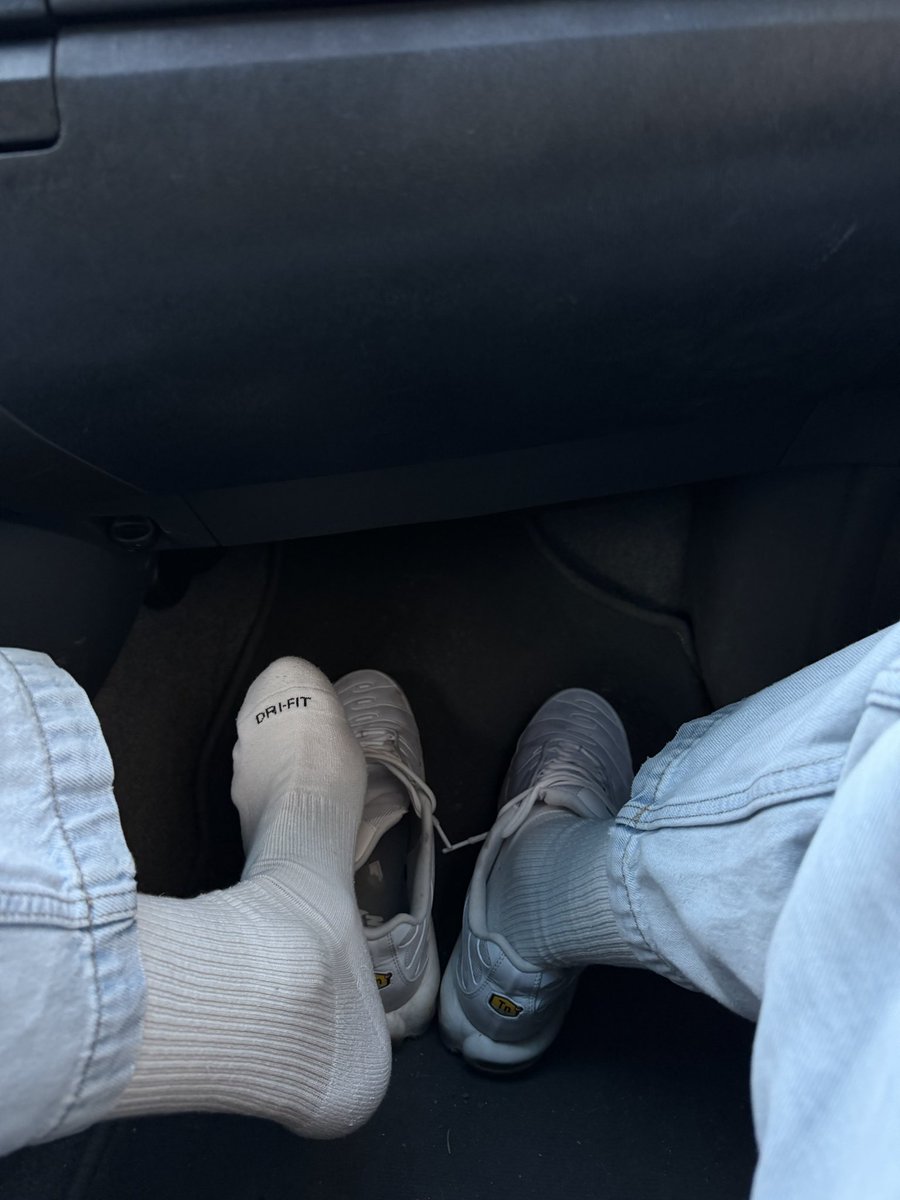 Dam69X's tweet photo. @fingoat7 @alpha_sub4 @FindomAlphaRT @promocion_pies @nick_gtwb @PromoJacked @rt_feet @slave_here Sniff https://t.co/3Ig2rZUglZ