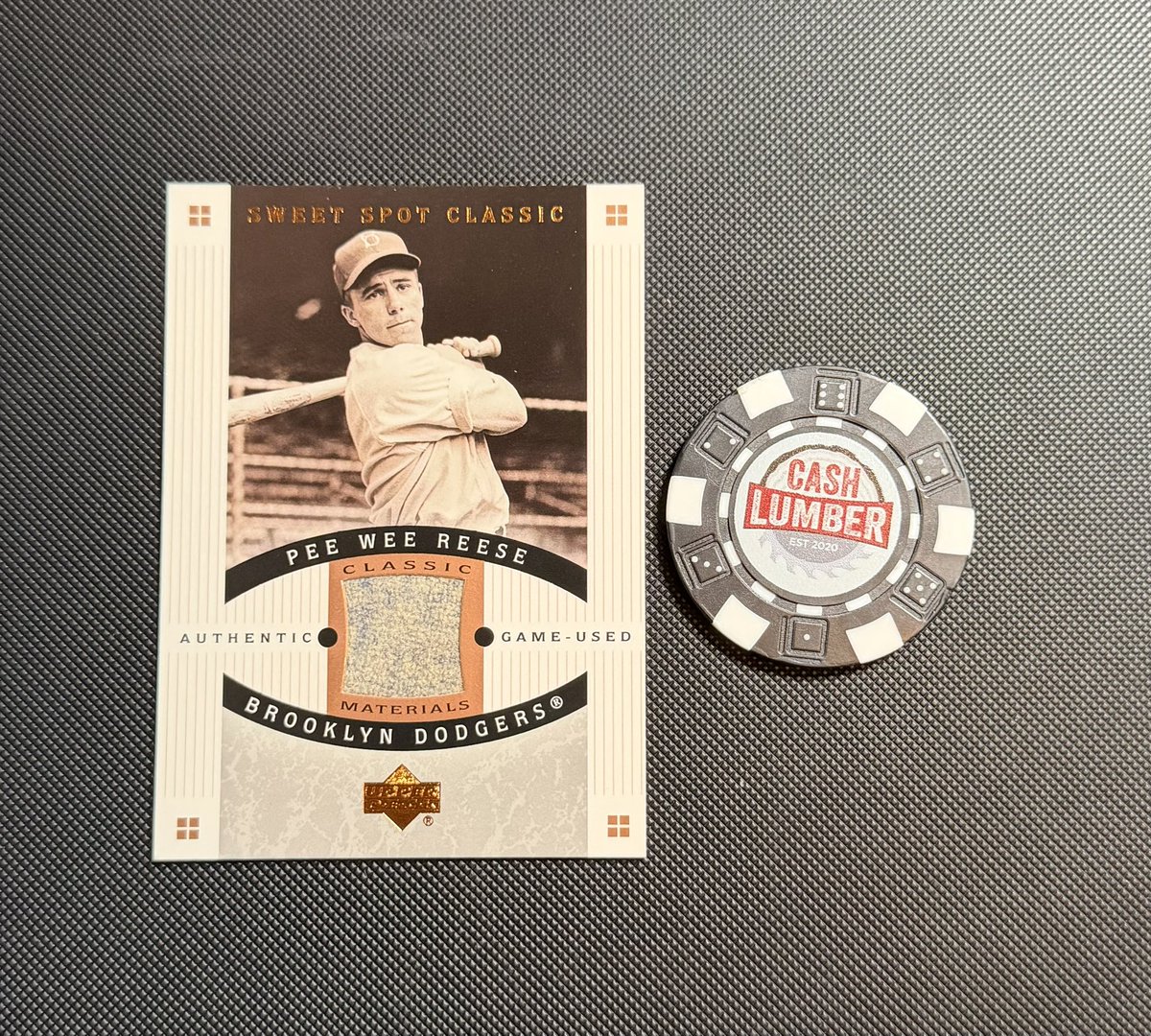 1Cash28's tweet image. A better look at the #RAKoftheDay Pee Wee Reese relic from @eshecker at the Dallas Card Show. Thanks again Hecker!

Drop a Sunday card you like below. Bonus points for a relic.