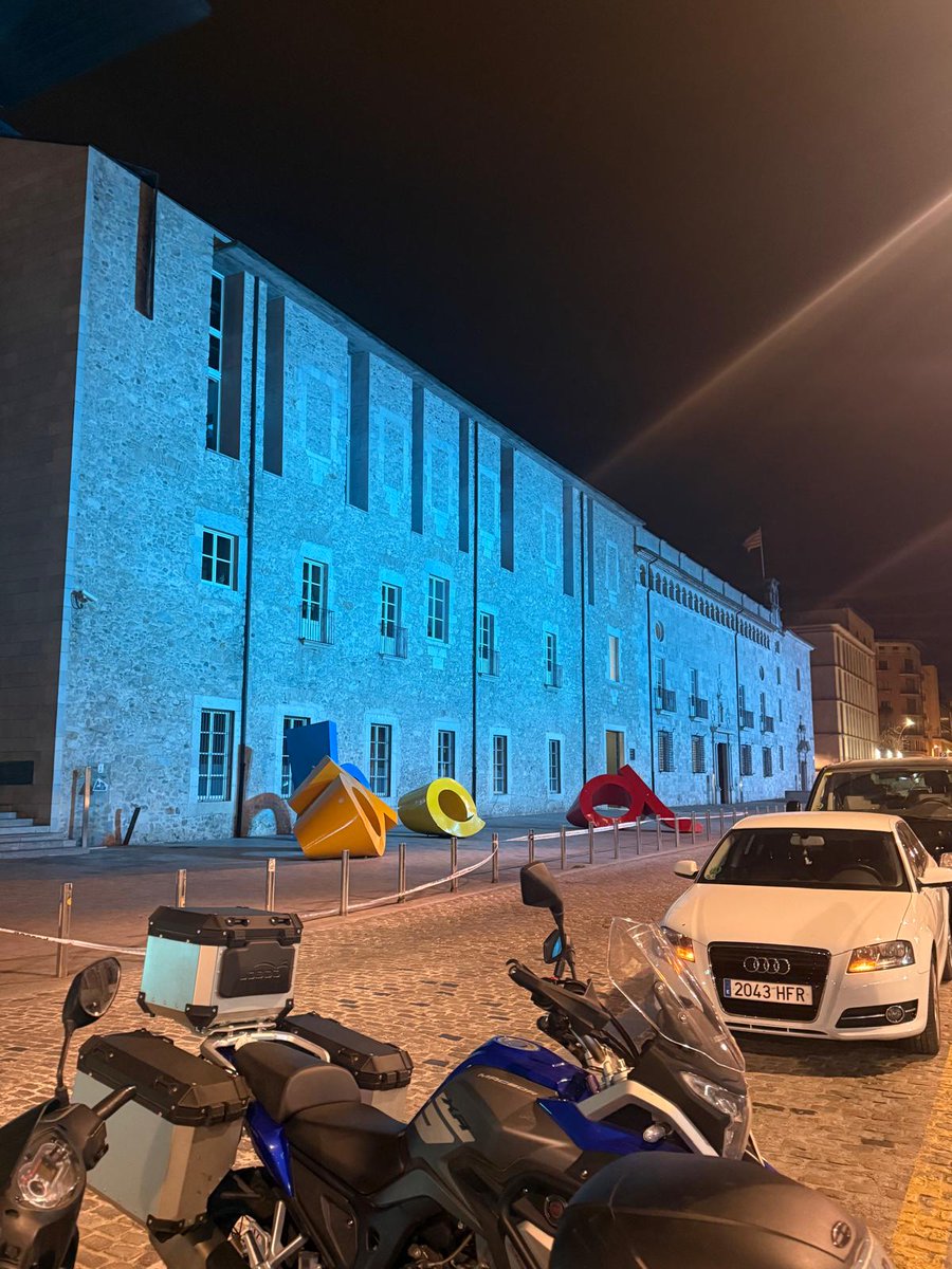 COVID19persist1's tweet photo. Més d'una vintena d'edificis a Catalunya s'il·luminen per la Covid Persistent.
#longcovidArawenesDay 
#LightUpLongCovid 
@LCawarenessInt 
#Covidpersistent https://t.co/1osjHFIYZv