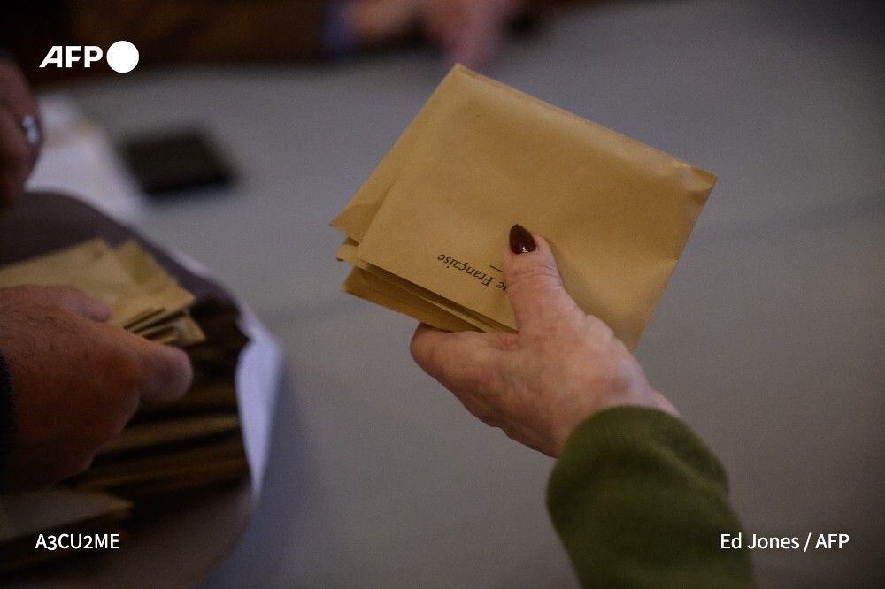 afpfr's tweet photo. 🇫🇷 Municipales: tour d'horizon des premiers résultats et estimations après 20H avec l'AFP.

✍️ À lire ici: https://t.co/CKTAmuOarD https://t.co/gPzwGQeSMu