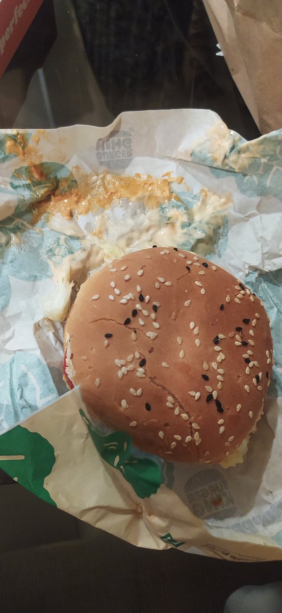 DiptiiDecoded's tweet photo. @BurgerKing what is this? I dont want to eat this 🤮🤮 https://t.co/1UO10qwmzQ