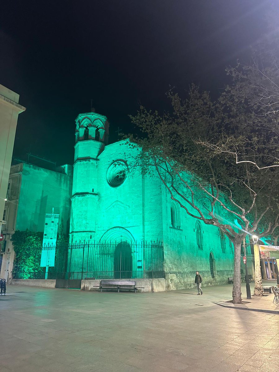 COVID19persist1's tweet photo. Més d'una vintena d'edificis a Catalunya s'il·luminen per la Covid Persistent.
#longcovidArawenesDay 
#LightUpLongCovid 
@LCawarenessInt 
#Covidpersistent https://t.co/DBtxKoh3AY