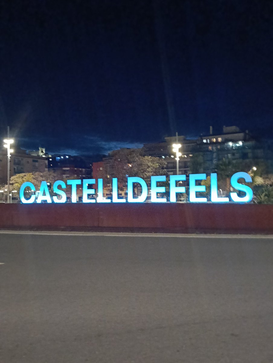 COVID19persist1's tweet photo. Més d'una vintena d'edificis a Catalunya s'il·luminen per la Covid Persistent.
#longcovidArawenesDay 
#LightUpLongCovid 
@LCawarenessInt 
#Covidpersistent https://t.co/DBtxKoh3AY