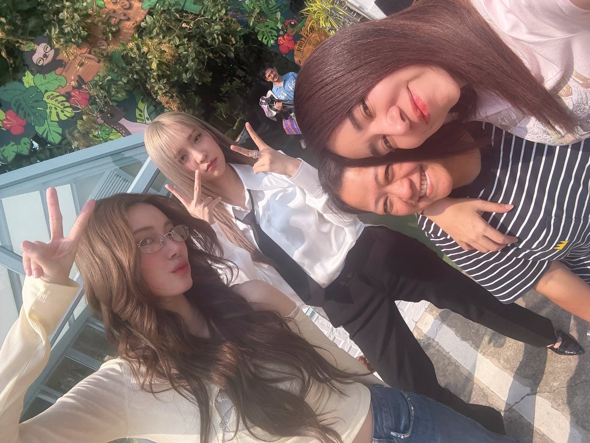 Beeshinori11's tweet photo. พี่คนสวยขาาากับพี่คนเท่ขาาาา 💜🩷 https://t.co/dBkB7AramC