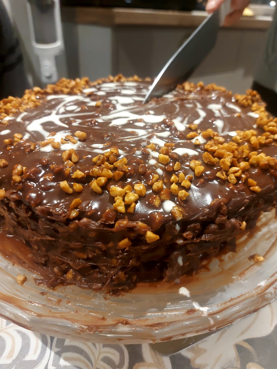 DrKhan_do's tweet image. Wishing everyone a Mother's Day full of rest, relaxation, &amp;amp; appreciation for everything you do.

'Honoring the Many Forms of Motherhood'

#MotheringSunday #MothersDayUK
@DrKhan_do 
(Boston cream doughnut cake 😋)