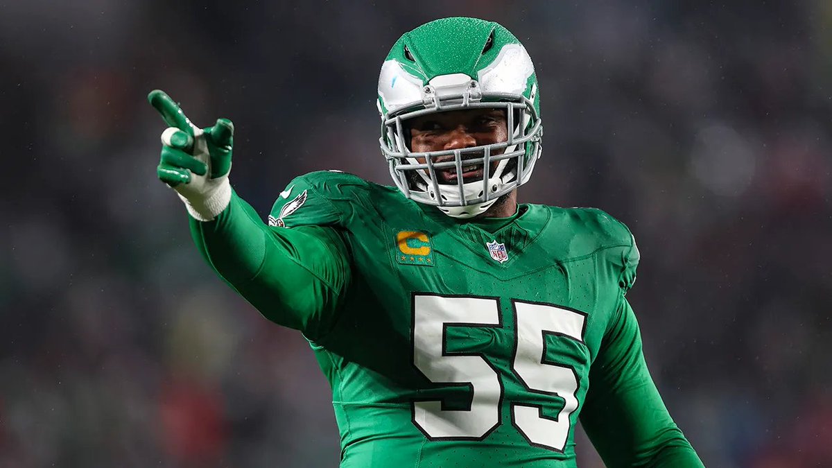 ✍️ On this date in 2021.... 

   Brandon Graham signed a 1-year restructured contract with the Philadelphia Eagles. #ProBlue 

〽️ 2006 - 2009 
Defensive End 
#55 
<a href="/brandongraham55/">Brandon Graham</a>