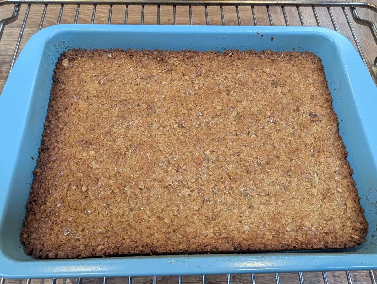 NesdiJones's tweet photo. I started having a mental health wobble to the point of hypomania which is a horrible thing and not happened in a while. So decided to bake 🤷🏼‍♀️
It's worked really well. Flapjacks, brownies then upped it to Tarte tatin which I did way too soon because it was a nightmare to bake 😂 https://t.co/oNVHJKu0Mq