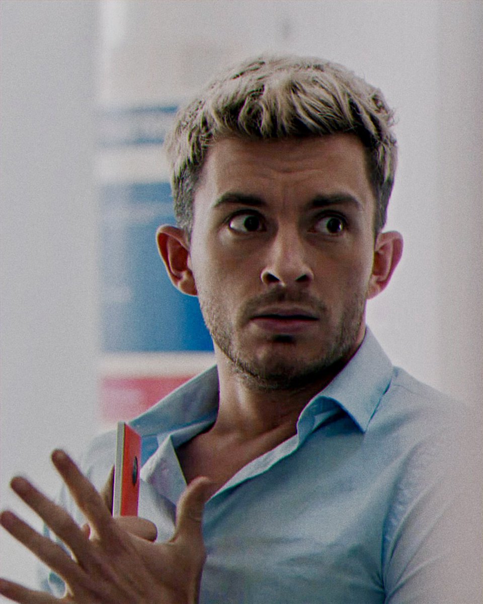jbaileydaily's tweet photo. Happy ✨Sam Sunday✨ everyone!

📸: Screencapped and edited by me.

#jonathanbailey #samsunday https://t.co/f1gmdkG7KC