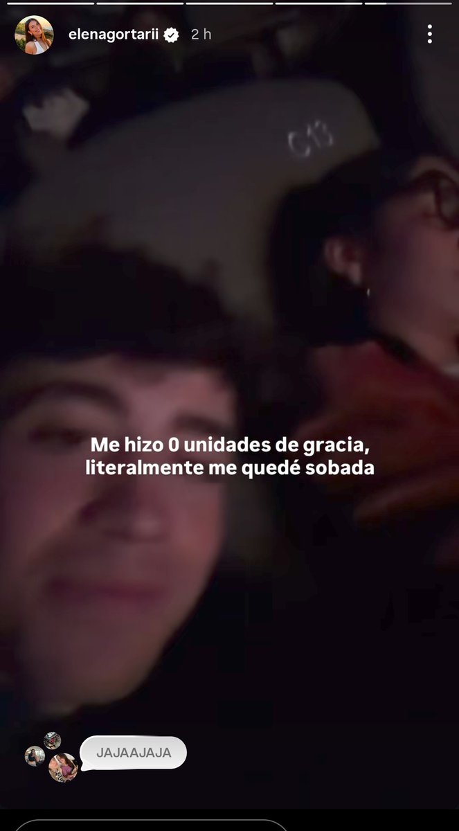 Elena Gortari durmiéndose en el cine xq Juan le ha obligado a ver Torrente con él podría ser yo perfectamente