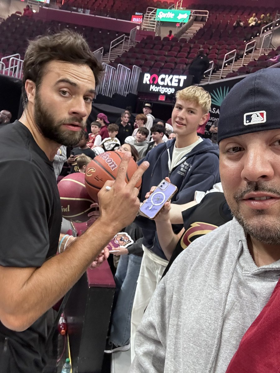 djgweb's tweet photo. He’s backkkkkkkkkk 💪💪💪💪💪 #letemknow https://t.co/VlYxP6R8eA