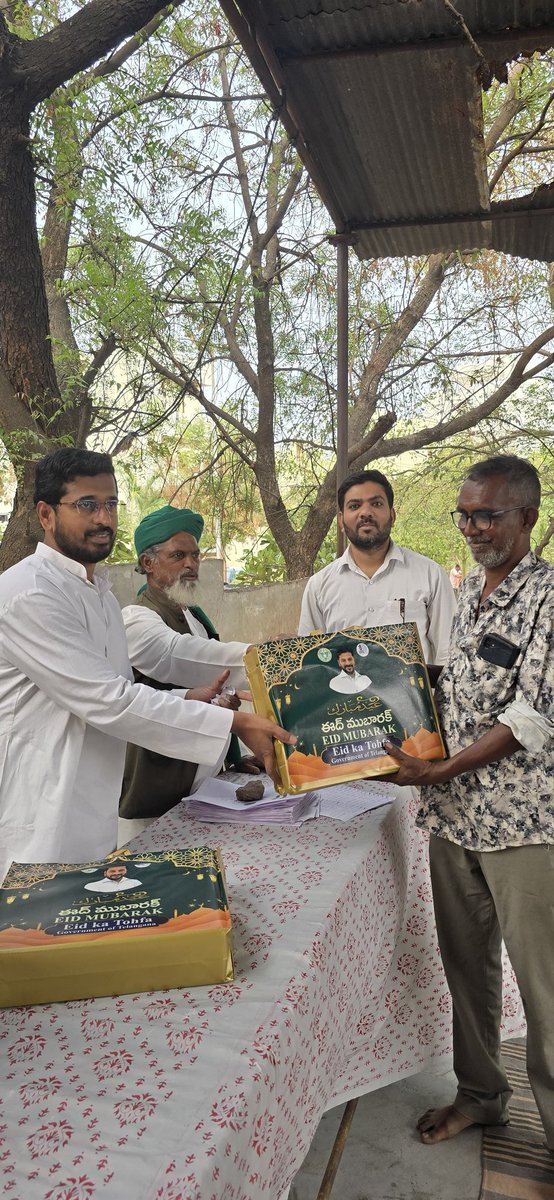 Syed_Rizwan9's tweet photo. Thanks to our Hon'ble CM Anumula Revanth Reddy @revanthofficial and Shri Madhu Yaskhi Goud Sahab @madhuyaskhi , LB Nagar Constituency Congress Party Incharge, the Telangana Congress government is actively distributing Eid gift kits ... https://t.co/qPH9ZlmLPy