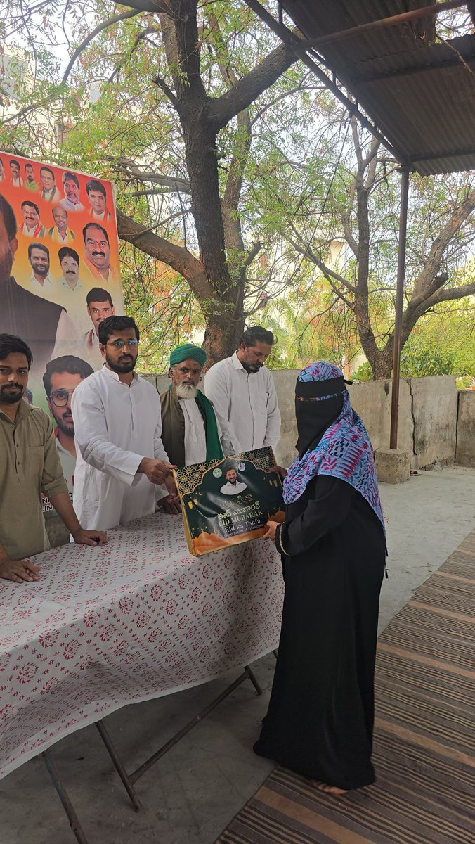Syed_Rizwan9's tweet photo. Thanks to our Hon'ble CM Anumula Revanth Reddy @revanthofficial and Shri Madhu Yaskhi Goud Sahab @madhuyaskhi , LB Nagar Constituency Congress Party Incharge, the Telangana Congress government is actively distributing Eid gift kits ... https://t.co/qPH9ZlmLPy