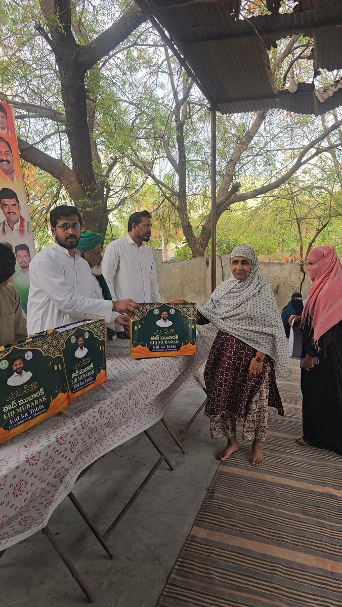 Syed_Rizwan9's tweet photo. Thanks to our Hon'ble CM Anumula Revanth Reddy @revanthofficial and Shri Madhu Yaskhi Goud Sahab @madhuyaskhi , LB Nagar Constituency Congress Party Incharge, the Telangana Congress government is actively distributing Eid gift kits ... https://t.co/qPH9ZlmLPy