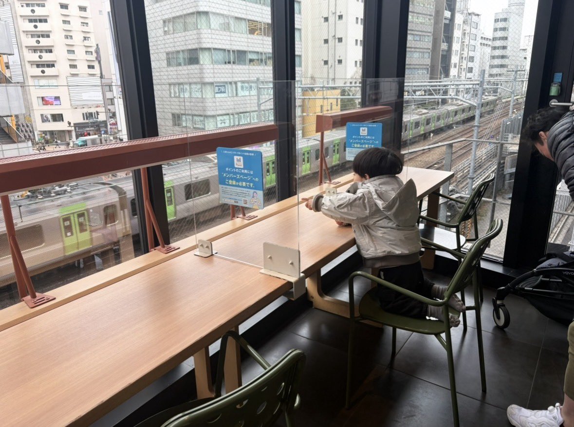 apapapp___miiii's tweet photo. ②宮下パーク
・フードコートの1番奥の席、電車見るのに良い
・天気良かったら屋上庭園で遊ばせられる
・coしぶやから近い https://t.co/iQovLGasNF
