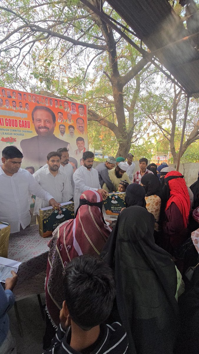 Syed_Rizwan9's tweet photo. Thanks to our Hon'ble CM Anumula Revanth Reddy @revanthofficial and Shri Madhu Yaskhi Goud Sahab @madhuyaskhi , LB Nagar Constituency Congress Party Incharge, the Telangana Congress government is actively distributing Eid gift kits ... https://t.co/qPH9ZlmLPy
