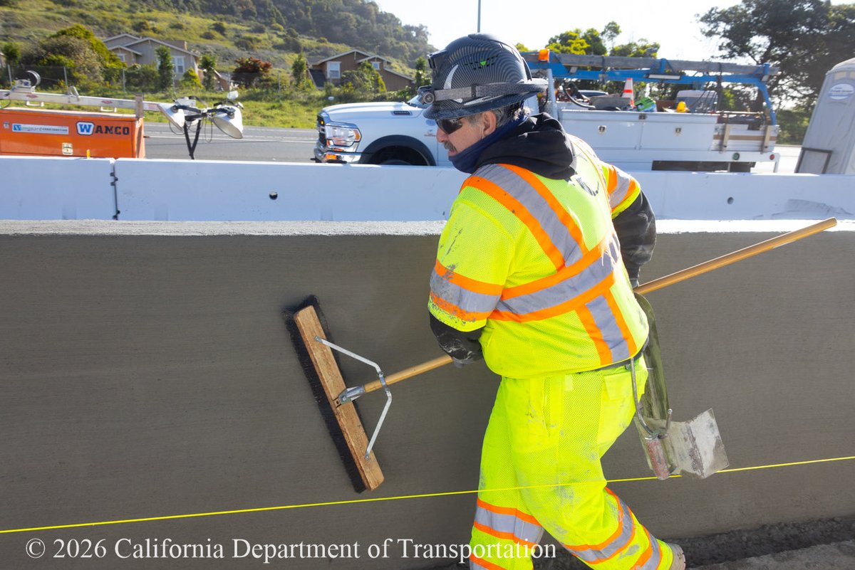 CaltransD4's tweet image. More images from the weekend project underway on the U.S. 101 Bayshore Freeway. Work will be completed by 6 a.m. Monday, until then plan early and refer to #Quickmap and download our detour to avoid delays at sfhighwayprojects.com