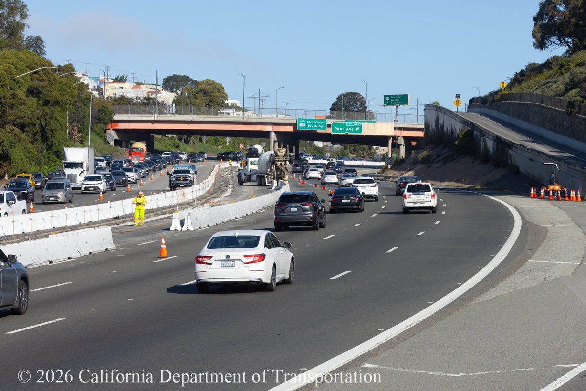 CaltransD4's tweet image. More images from the weekend project underway on the U.S. 101 Bayshore Freeway. Work will be completed by 6 a.m. Monday, until then plan early and refer to #Quickmap and download our detour to avoid delays at sfhighwayprojects.com
