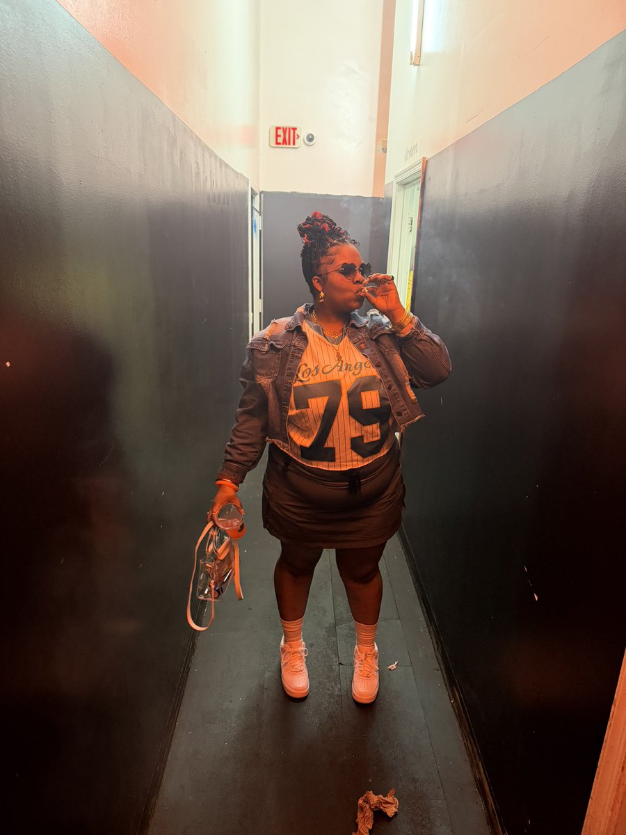 _BigAriAk's tweet photo. So many B****
It’s hard just to pick one
But if I got to
I Want The THICK ONE 🤪🤪💦💦😘😘🥂 https://t.co/ZdIrBUgTjT