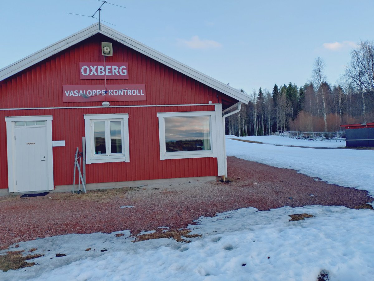 Kattdamen's tweet photo. Anlände i eftermiddags. Här i krokarna ska jag spendera några dagar. Kunde inte börja bättre. Strålande sol o lite lagom vind. Så fick det bli en promenad i omgivningarna. Fortfarande rätt gott om snö men vasaloppsspåret sjunger på sista versen. Nu en lugn kväll. https://t.co/U8eN6Xargs
