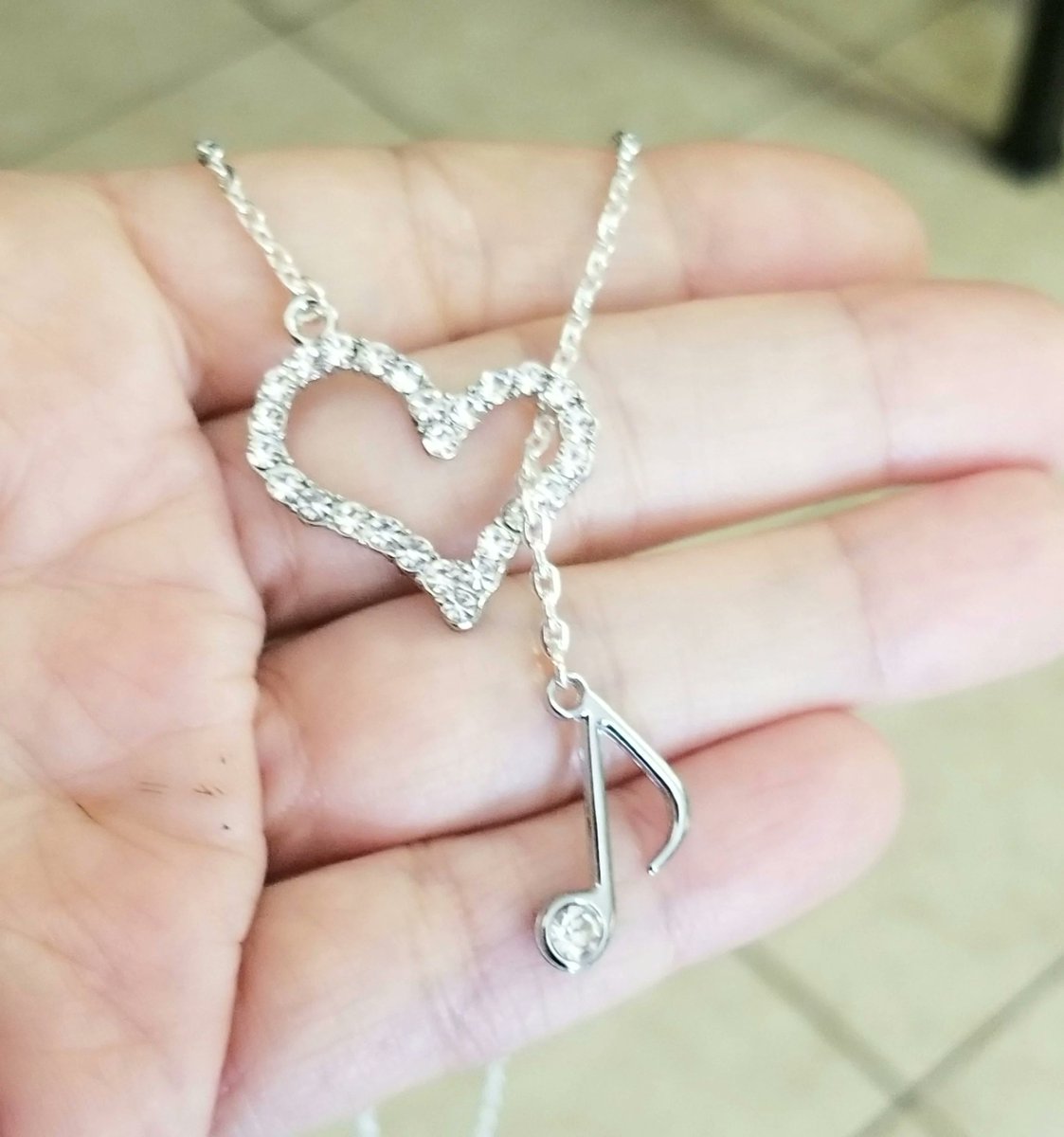 TrendingNowGift's tweet photo. Sterling Silver Music Note Lariat Necklace #EighthNote  #LariatNecklace #music #musicnote #Musiclover #musiclovers #musician #MusicIsLife #handmadejewelry #handmadegift #Easter #etsy 

 https://t.co/zjaSU5QWwm via @Etsy https://t.co/XF9qC0BIG1