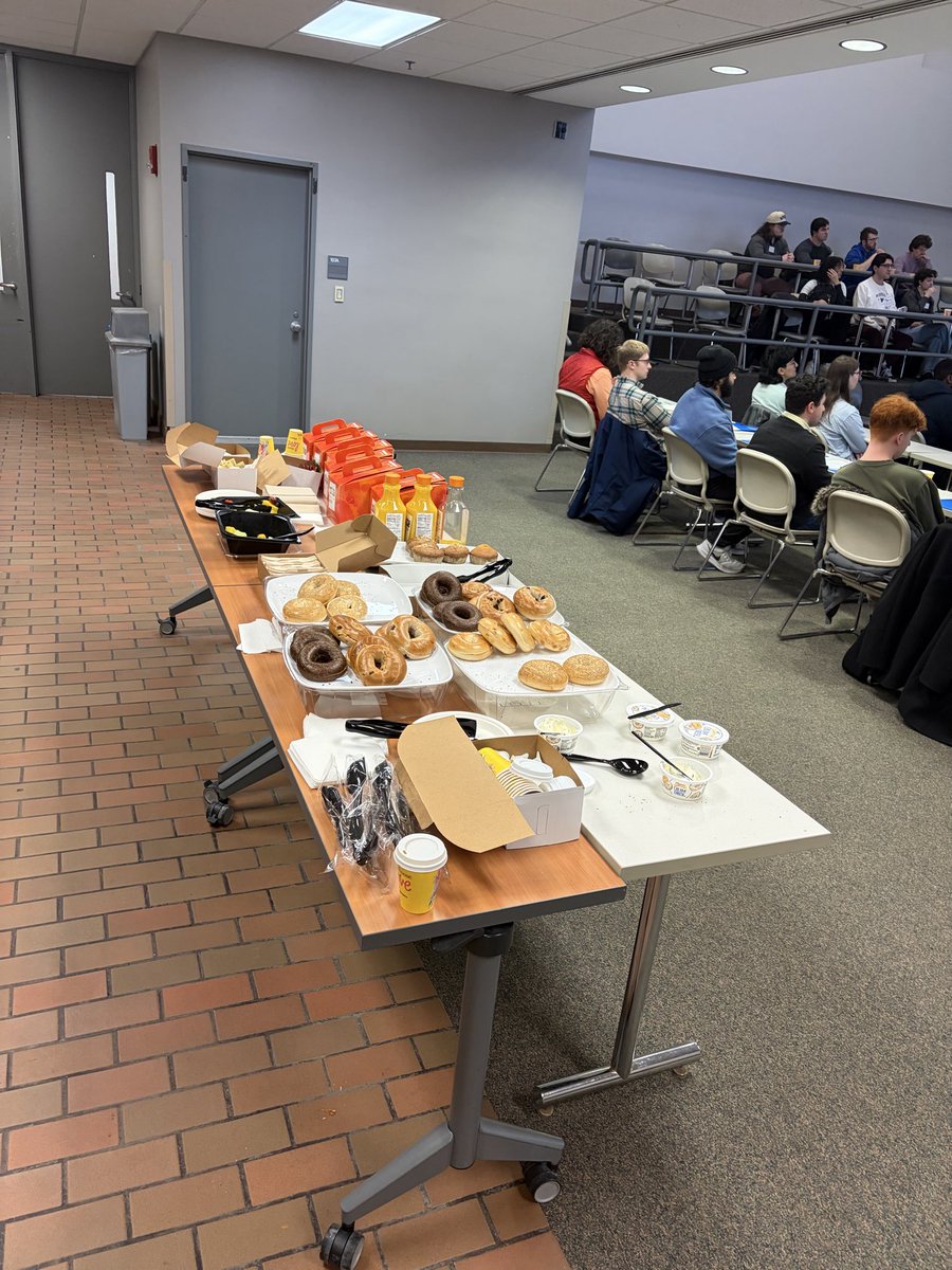 iemmanuel385's tweet photo. It was great volunteering in welcoming prospective graduate students to my department over the weekend. We also had great time in explaining and showcasing various mind-blowing ongoing research in UBChem.

#UBChem continues to lead in innovative science and applications. https://t.co/rqiWhLzDY9