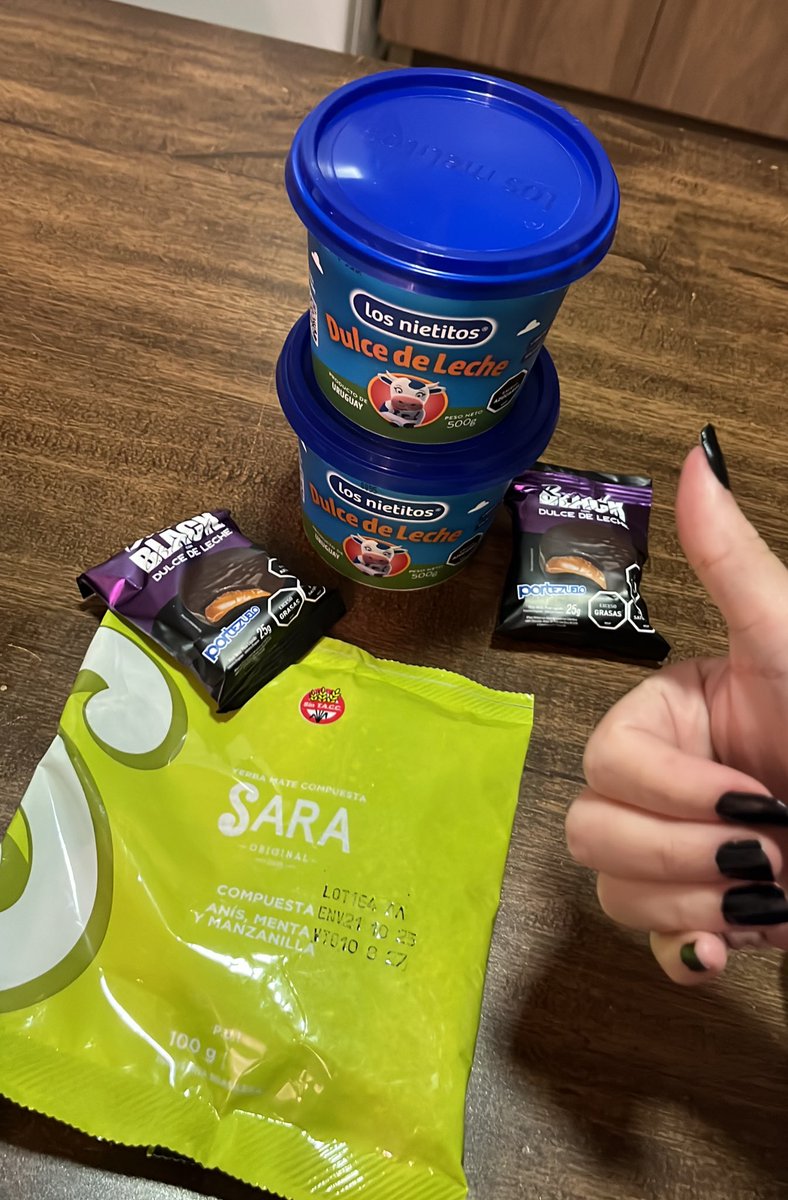 gente mariana de segunda-feira mal sabia oq ia acontecer…ela só tinha potes de doce de leite erva mate alfajor e um sonho