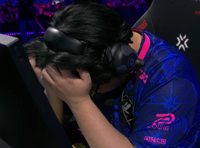 GlobalEsportsIn's tweet photo. literally me every time i die to a shotgun https://t.co/vV02y6p0wv