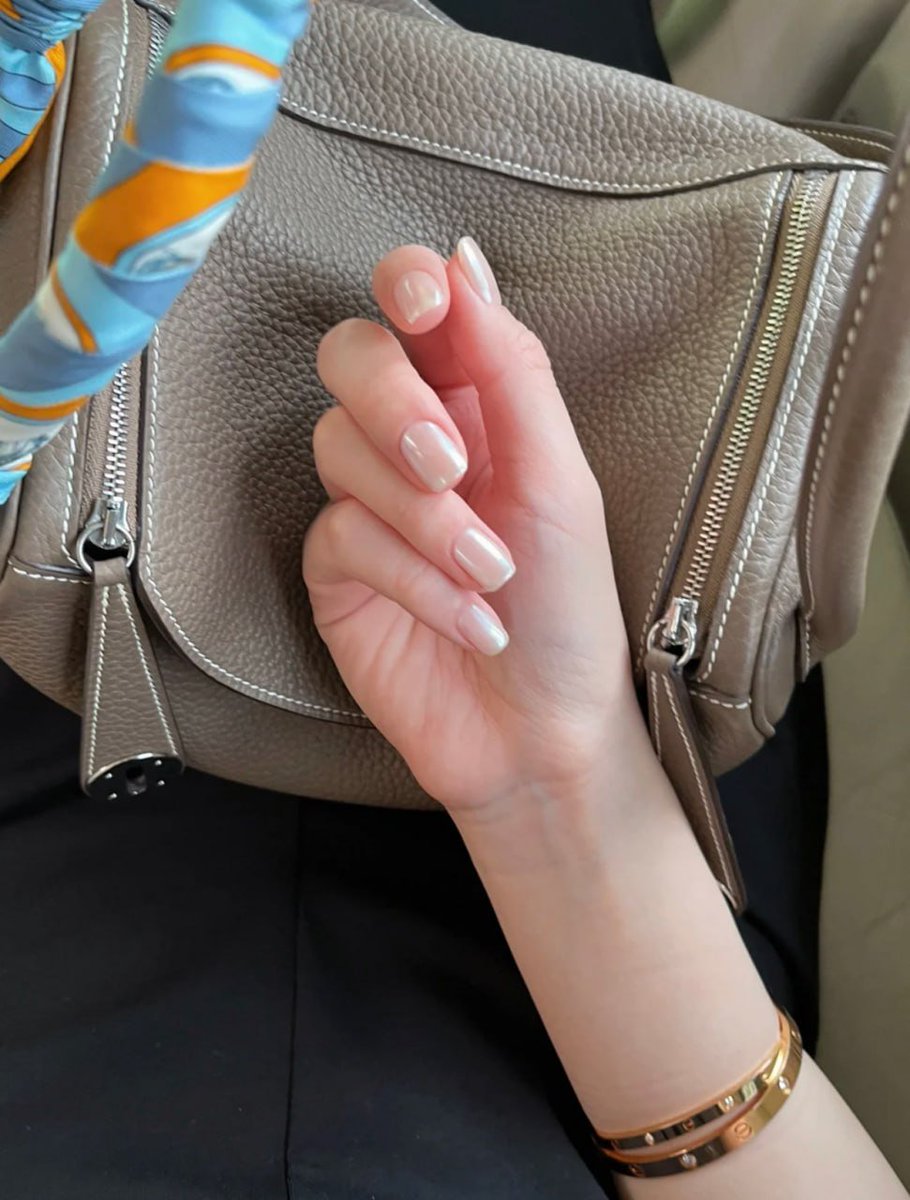 claire36336's tweet image. Casual chic at the market ☕️🌻Sipping vibes under the sunflowers in my fave black fit. Loving these details✨👜 #OOTD #SummerStyle