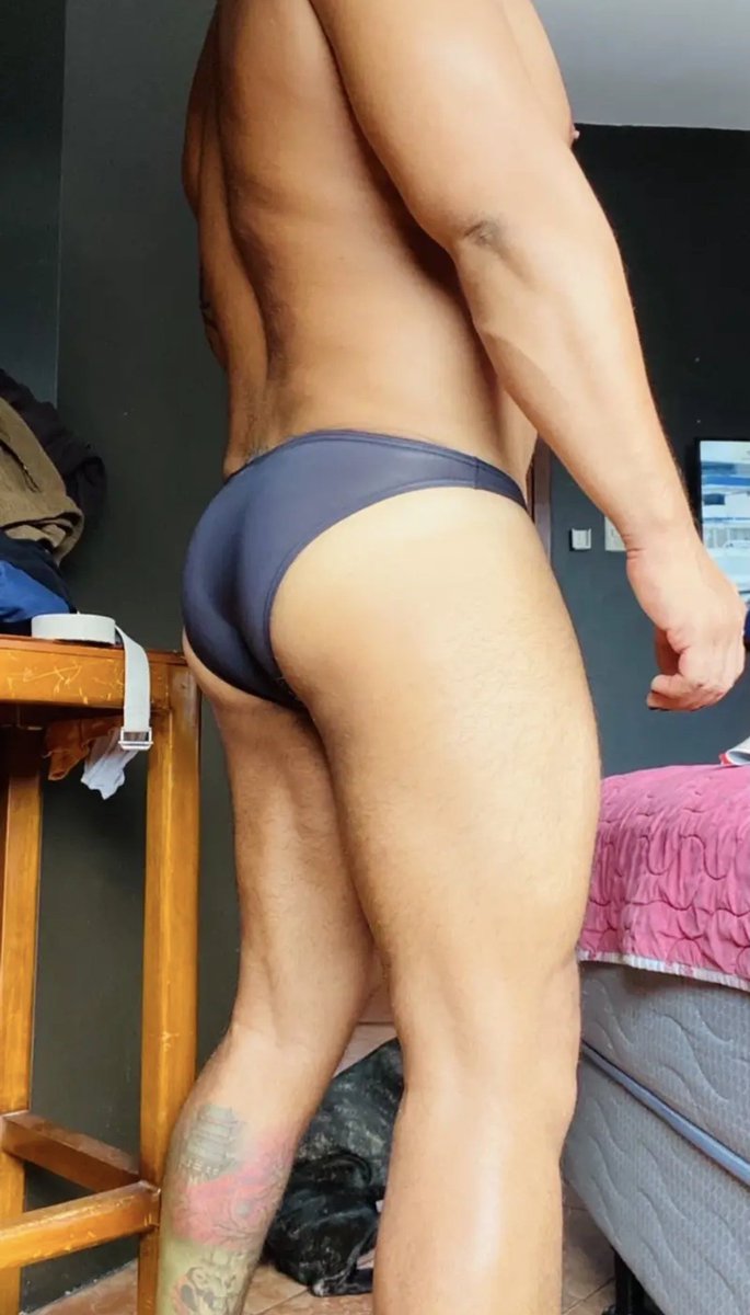 BulgeShop's tweet photo. El slip / el comprador 🤤 https://t.co/l99pebB5Vt