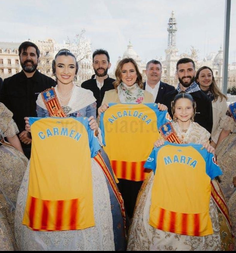 La señora <a href="/mjosecatala/">María José Catalá</a> está en ebullición poniendo fotos de todas “sus mascletás”.
Pero por lo que sea esta foto no la ha difundido.
No penséis que es porque es cómplice y la principal colaboradora de Peter Lim en el pelotazo de quién está matando al <a href="/valenciacf/">Valencia CF</a> 

#LimGoHome