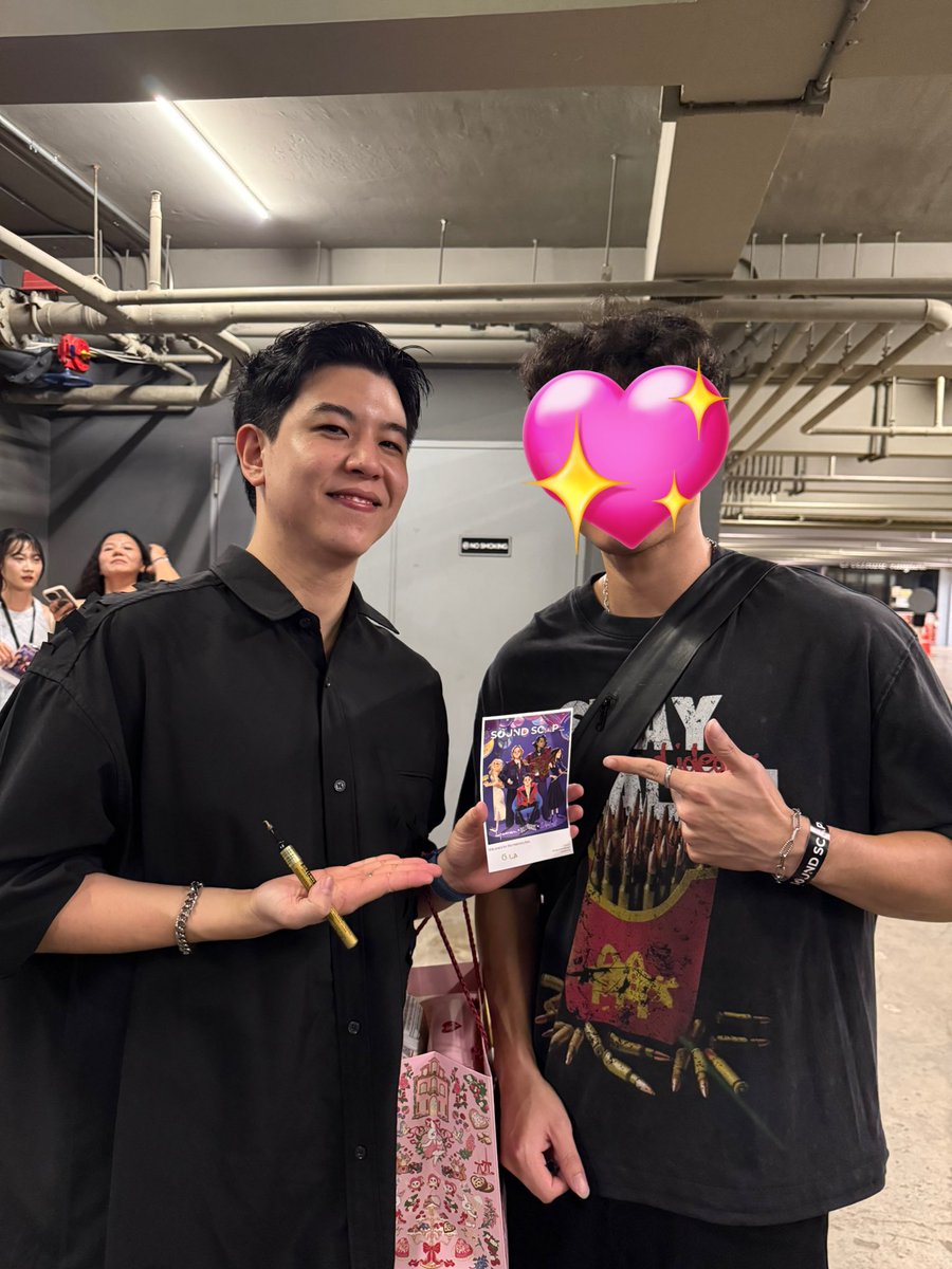 ichbinphat's tweet photo. คอนวันนี้โคตรมันส์ ดีใจที่พี่ๆได้เห็นงานที่ตั้งใจวาดด้วย ฟินมากกกกกกกด

#Tillybirds 
#Bangkoksoundscape https://t.co/C6OWyd477P