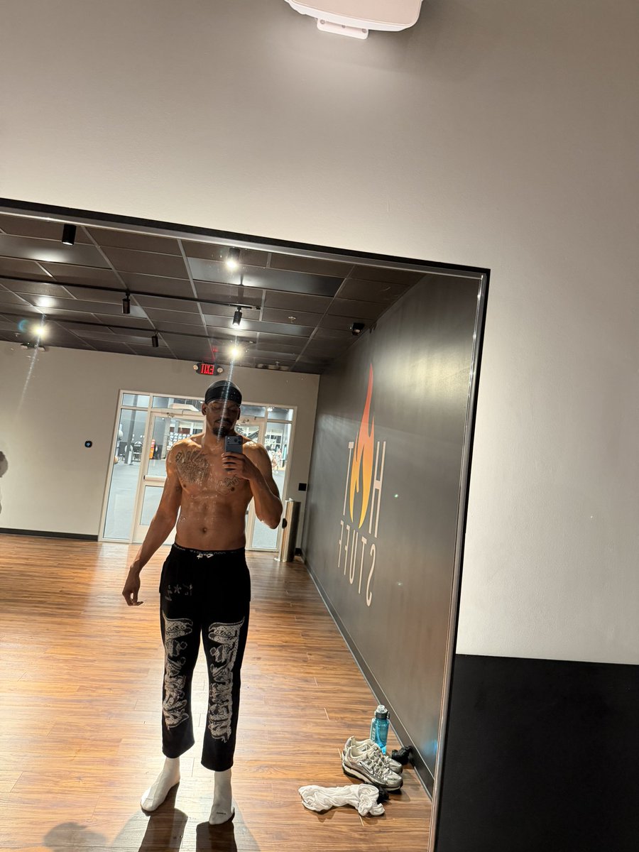 Mr 6’10❤️🔥 tweet media