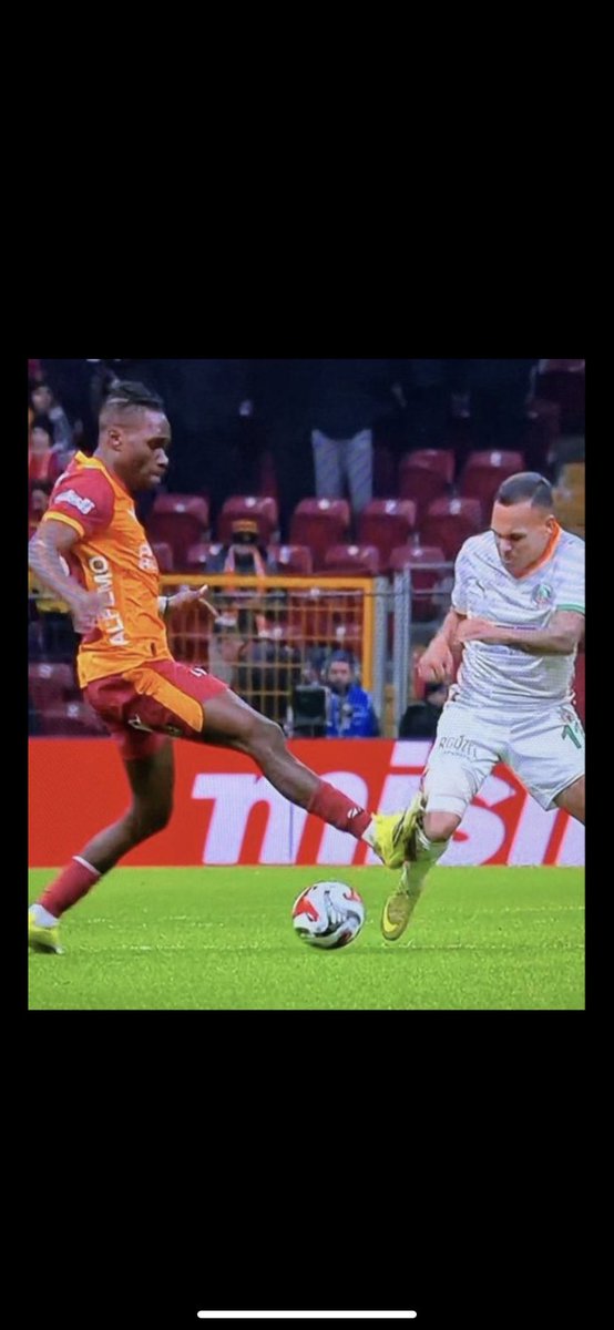 kefesavage's tweet photo. @EltunHaber1 Bu müdahalenin devam olduou her yerde agbadunun pozisyon faul bile değil haberin olsun https://t.co/uBw6VMPXWh