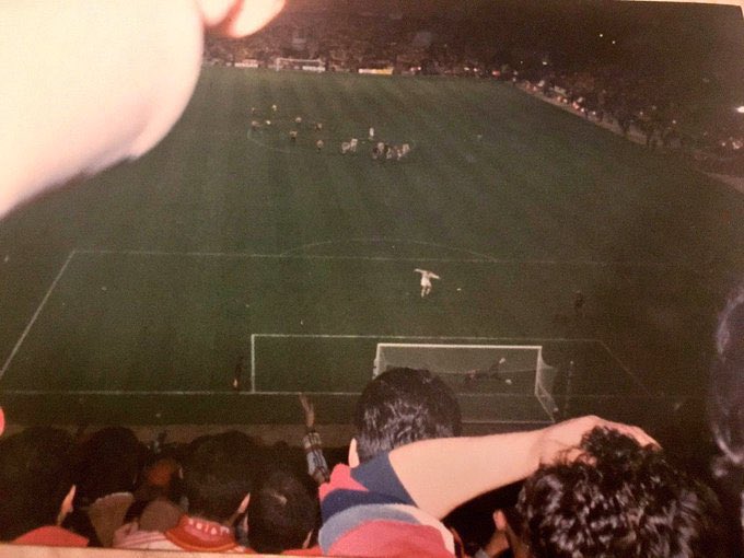 Popescu, UEFA Kupasını getiren son penaltı atışını kullanıyor.

17 Mayıs 2000