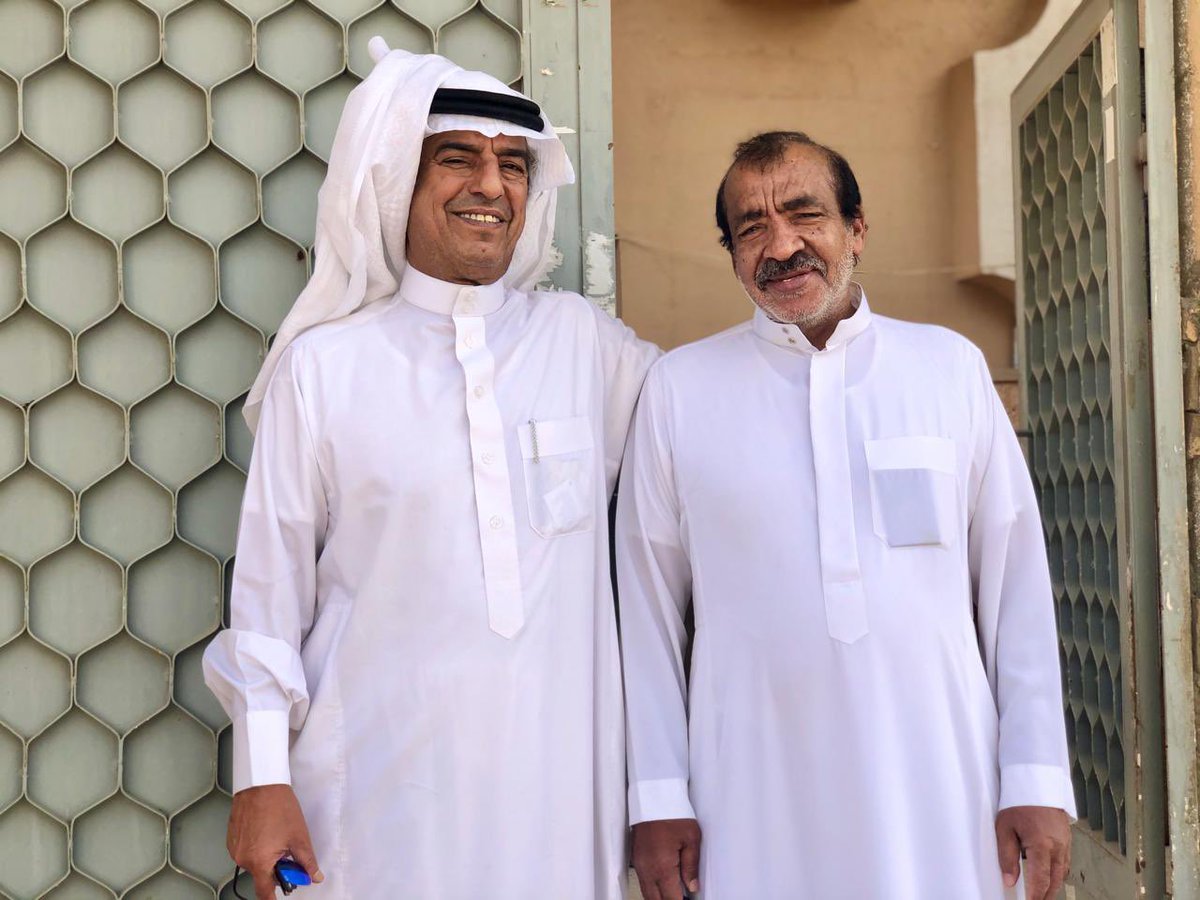 قلة من الاصدقاء الاوفياء وقفوا مع (صاروخ الكرة السعوديه ) محمد المغنم "هداف #المنتخب و #الشباب بعد اعتزاله اللعب و معاناته المرضية " الله يغفر له ويرحمه ويرفع درجته في المهديين ."
   من بين هؤلاء الاوفياء .. يبرز أسم الصديق الشهم والزميل الاعلامي القدير  محمد بن عبدالله الحسيني