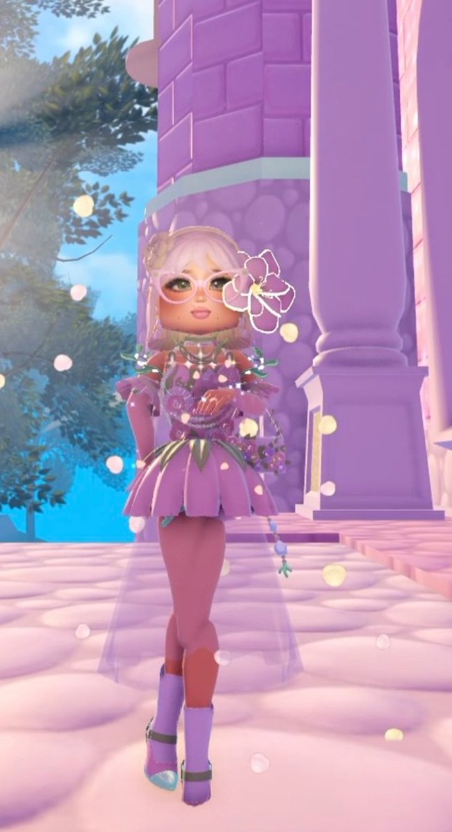 bellaamrtn's tweet photo. @RoyaleHighValks Heyy! My OC’s legs have been doing some funky things lately, getting all twisted 🥲 https://t.co/YIGMUd94ON