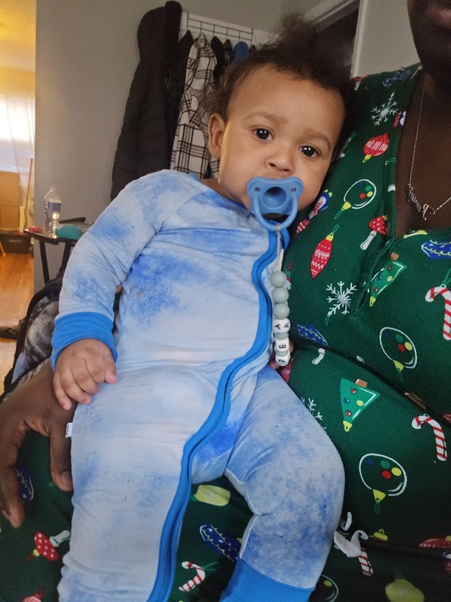 cherribombaf's tweet photo. My son has realized how to play with his hair now https://t.co/UpTYBrWimU