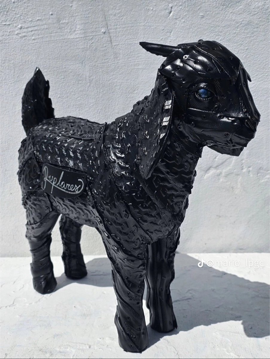 El artista “ ruplares ”le regala a Quevedo una escultura del baifo 🐐 

Este semana que entra se viene música de Quevedo 🔥🔥🔥🔥🔥🔥