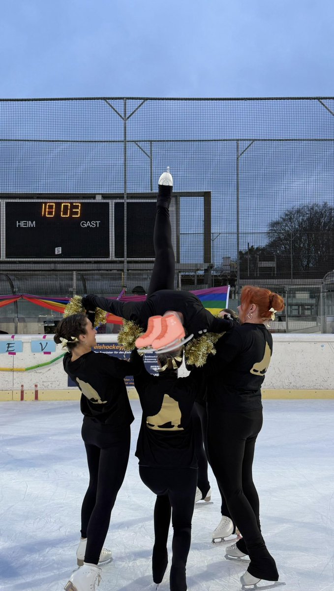 hyunderttausend's tweet photo. Did a thing today!!! (performed in my skating club‘s annual end of season showcase) https://t.co/L7Lt9PwRH6