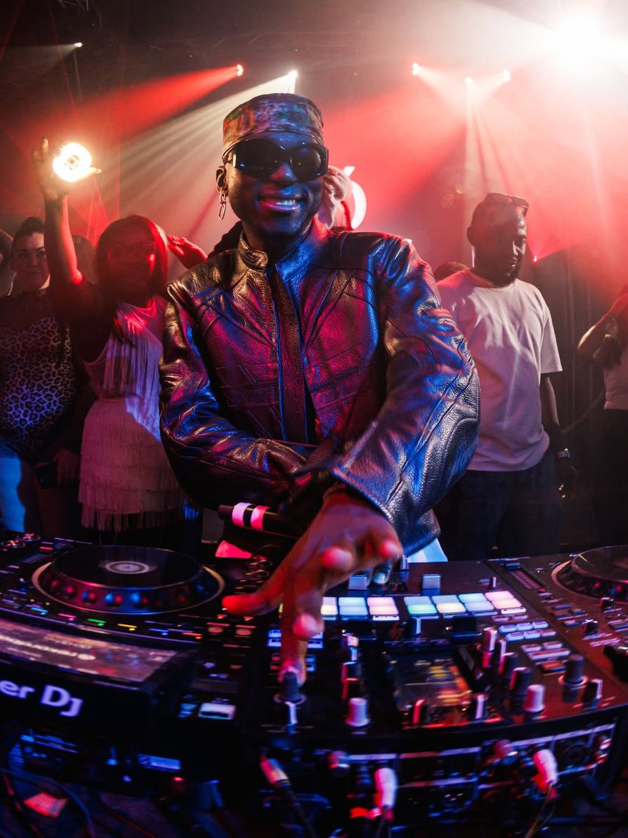 NOTJUSTOK's tweet photo. SPINALL previews unreleased jazz records for L.A. Reid, Jimmy Iovine, Dr. Dre, and Mary J. Blige at a private listening session. https://t.co/Tx1pL1vx9E