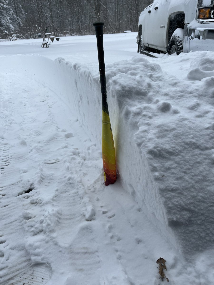 jillianstan13's tweet photo. Central WI officially close.  No church, no bars, no grocery. https://t.co/MKKaMTJxMA