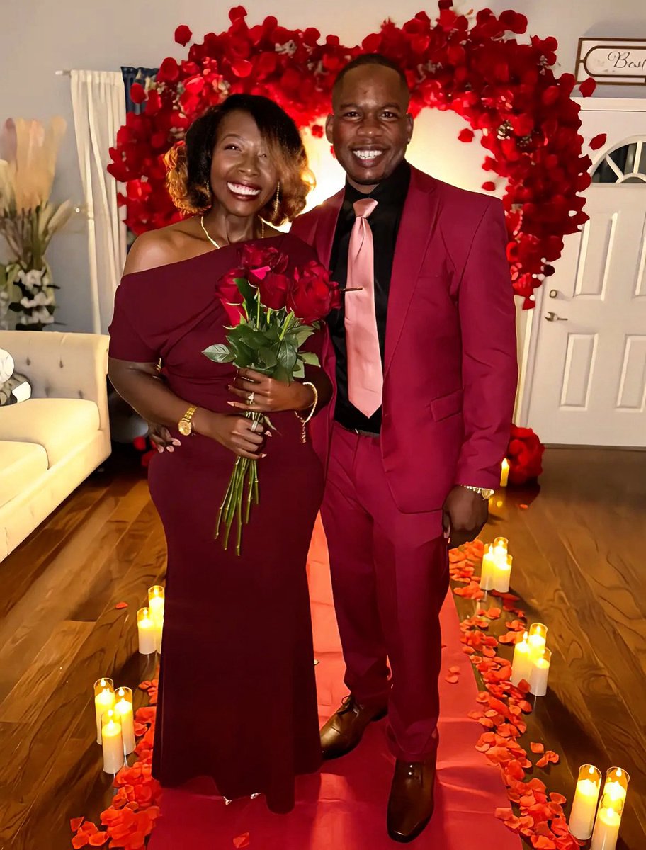 Smoothdaque's tweet photo. She said yes! 💍 #TheLewisfamily https://t.co/7lOJXgBAey
